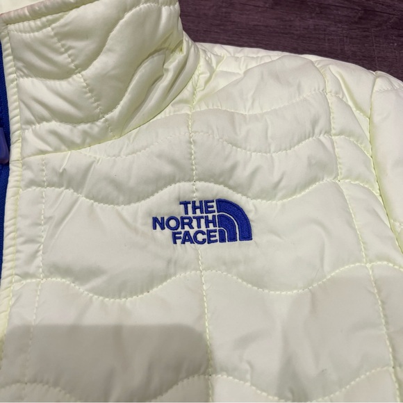 The North Face Blue and Cream Jacket - Picture 2 of 7